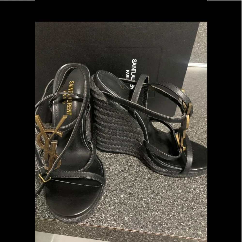 Very cute sandals - Picture 1 of 1